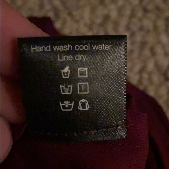 Norma Kamali stretchy burgundy pants - Picture 6 of 6